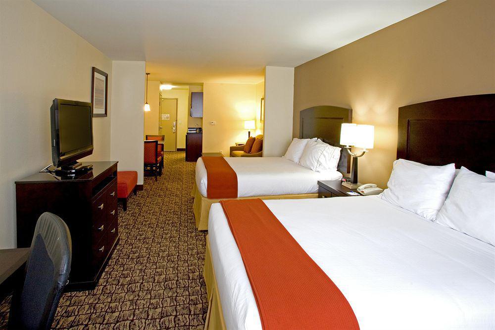 Holiday Inn Express Uvalde, An Ihg Hotel Exterior foto