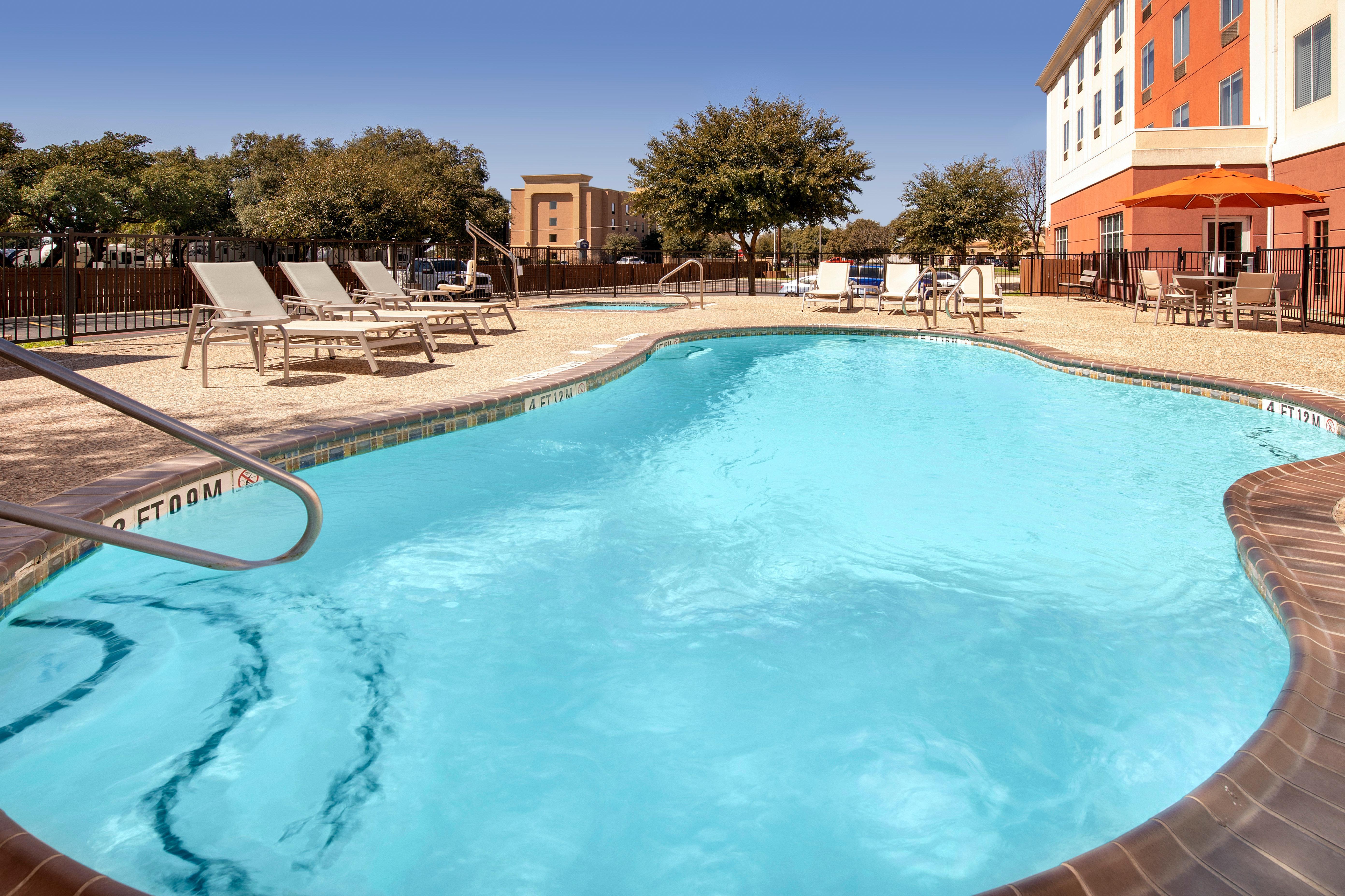 Holiday Inn Express Uvalde, An Ihg Hotel Exterior foto